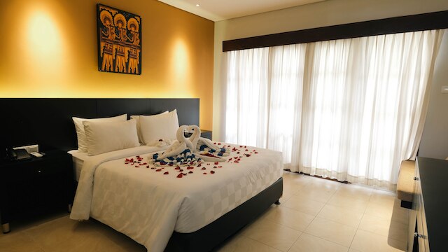 フォーティーン ローゼズ ビーチ ホテル