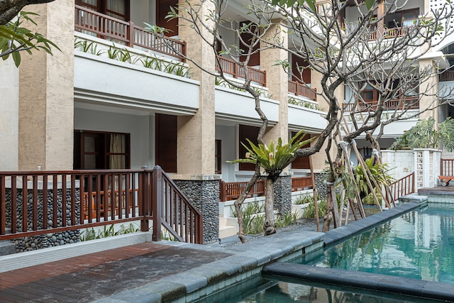 フォーティーン ローゼズ ビーチ ホテル