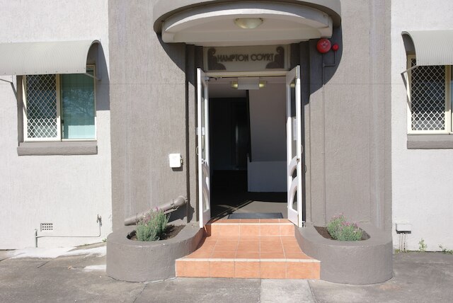 ハンプトン コート アパートメンツ