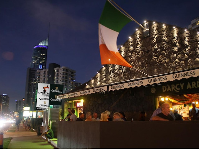 ダーシー アームズ モーテル