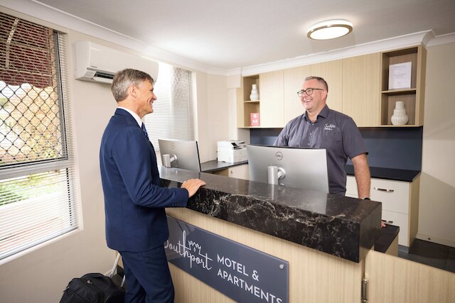 サウスポート モーテル & アパートメンツ