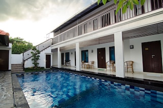 サヌール ゲスト ハウス