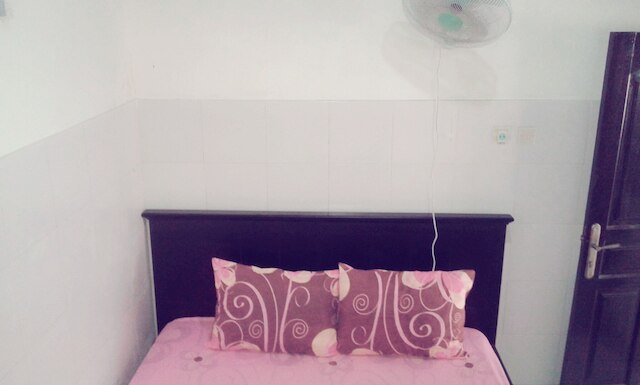 スワンデウィ ホームステイ