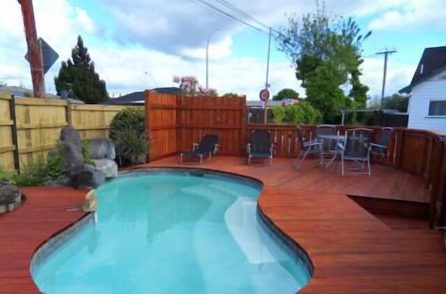 ユトゥヒナ ホット スプリングス ロッジ