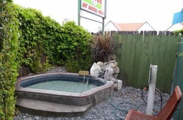 ユトゥヒナ ホット スプリングス ロッジ