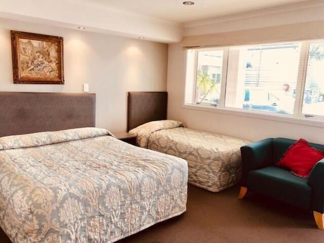 オークランド フェニックス パーム