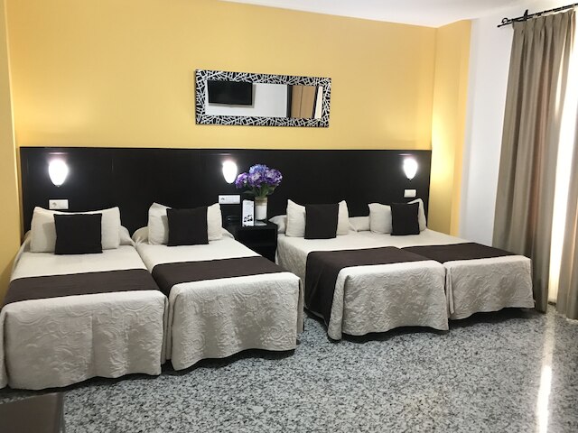 ホテル デ ロス ファロレス