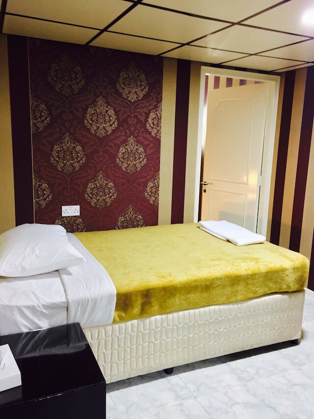 ウエスト ホテル (偉晴軒酒店)