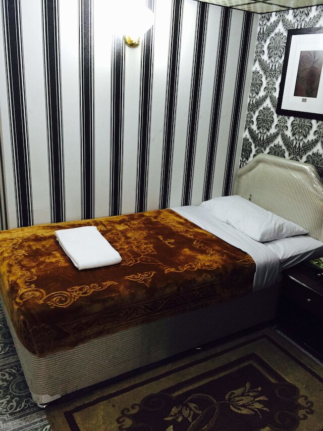 ウエスト ホテル (偉晴軒酒店)