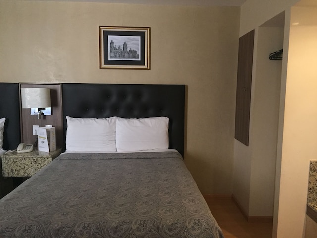 ホテル カストロポル