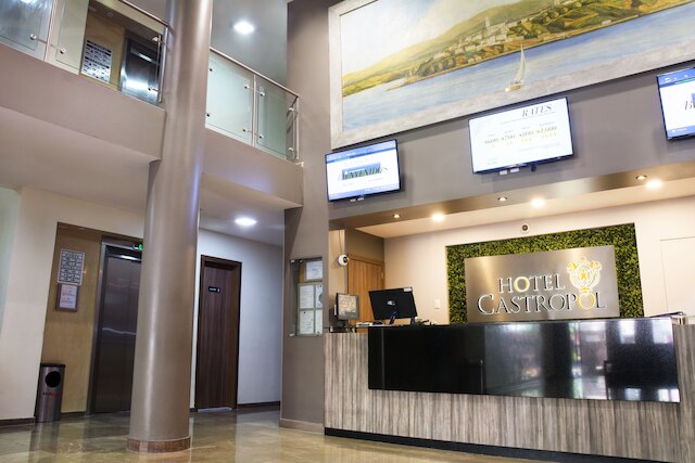 ホテル カストロポル