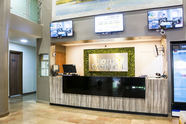 ホテル カストロポル