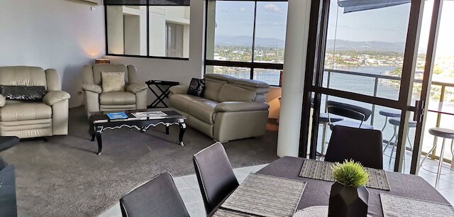 サーファーズ ハワイアン ホリデイ アパートメンツ