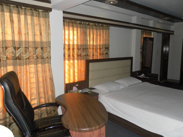 ガーデンレジデンツウッタラ - レイクビュー