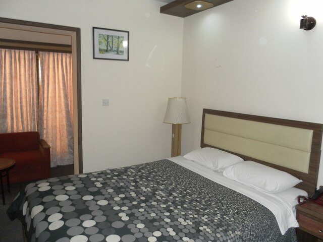 ガーデンレジデンツウッタラ - レイクビュー