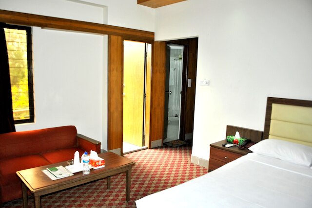 ガーデンレジデンツウッタラ - レイクビュー