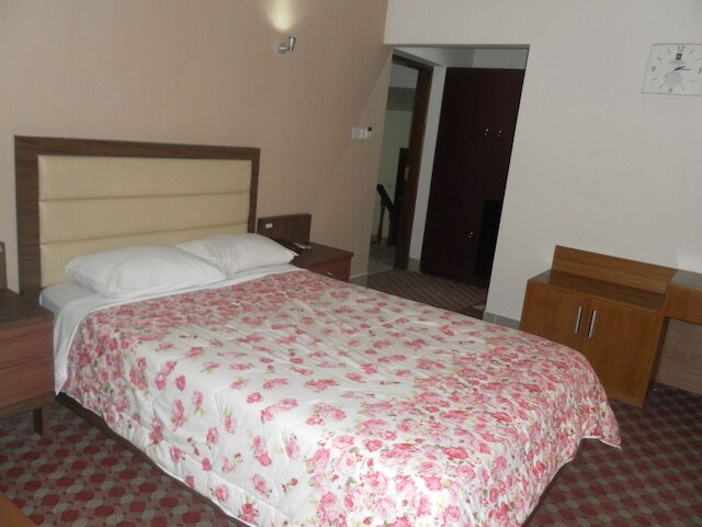 ガーデンレジデンツウッタラ - レイクビュー