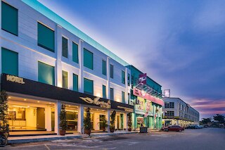 リバーフロント セントラル ブティック ホテル