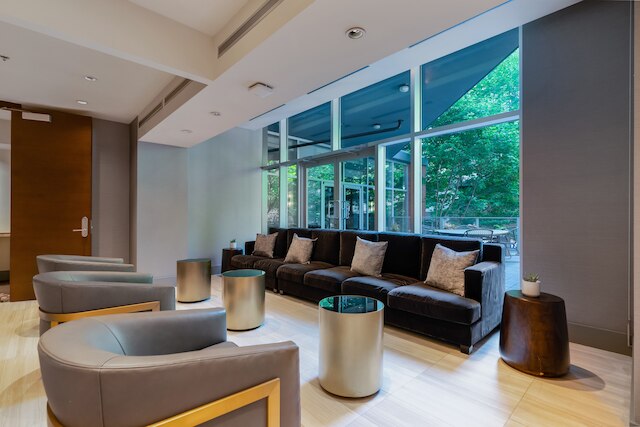 レベル バンクーバー - ヤルタウン シーモル