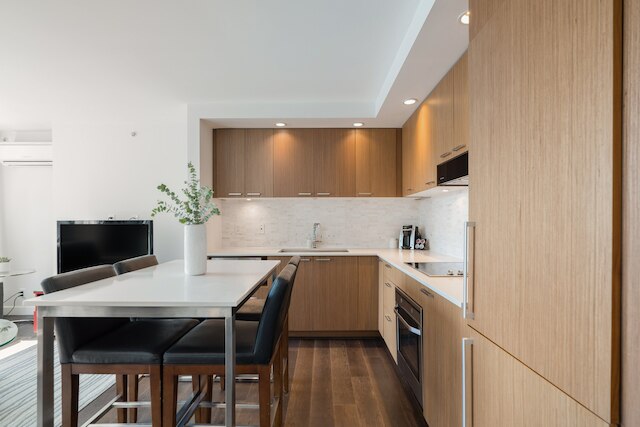 レベル バンクーバー - ヤルタウン シーモル