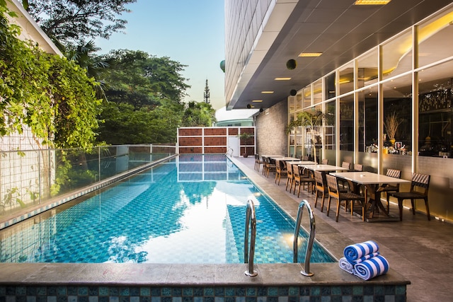 スイス ベリン クマヨラン ジャカルタ