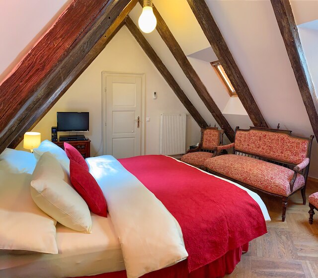 スモール ラグジュアリー パレス レジデンス