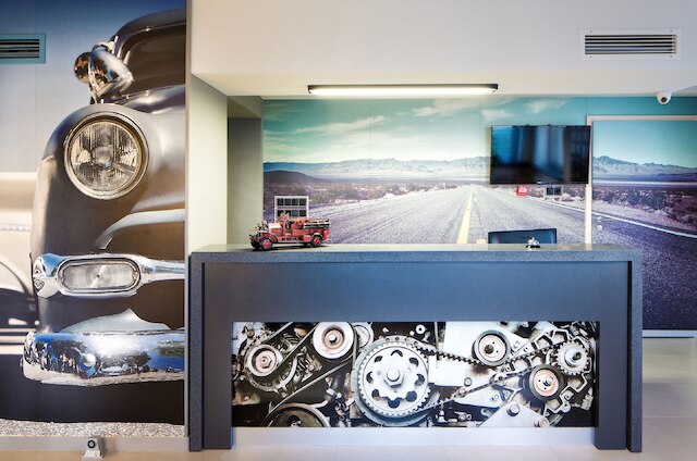 オートモービル ホテル