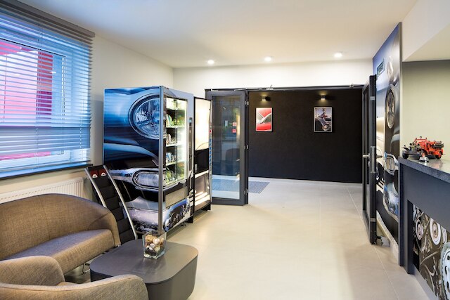 オートモービル ホテル