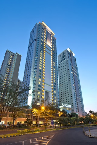 アスコット ウォータープレイス スラバヤ