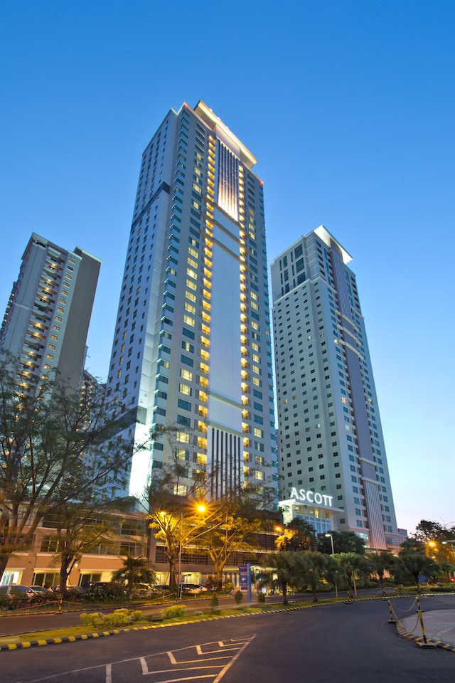 アスコット ウォータープレイス スラバヤ