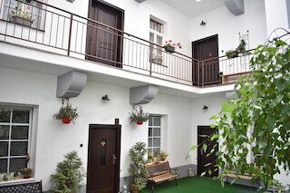 ミラ アパートメンツ