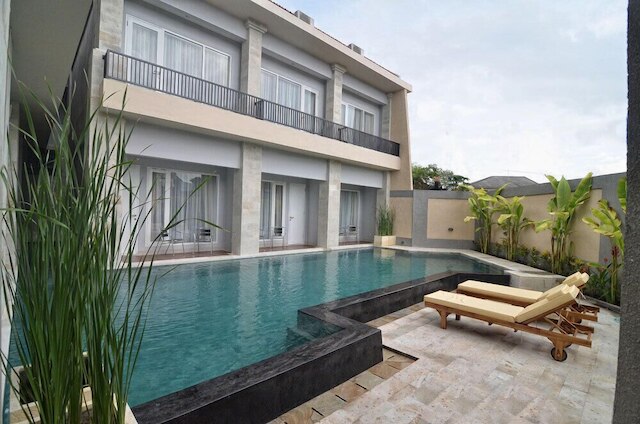 グリヤ サンセット クタ