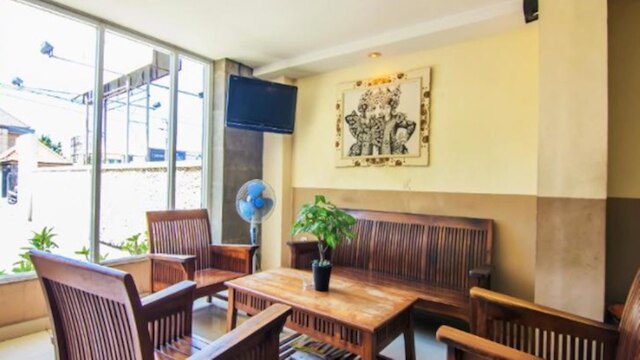 サヌール アユ ホテル