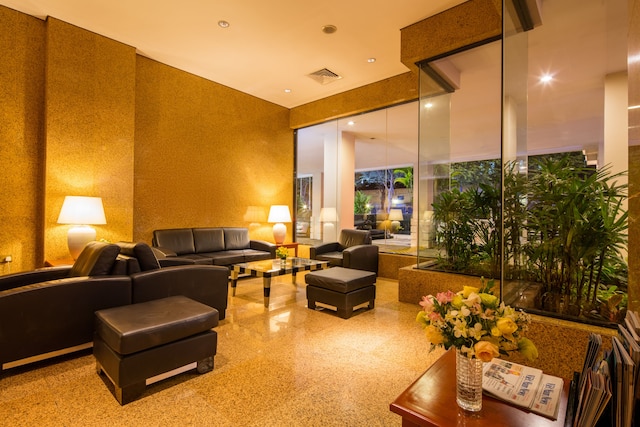 ノーフォーク マンション ラグジュアリー サービスド アパートメント