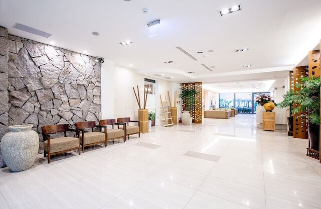 シーズーワン サンセット ビーチ リゾート (西子灣沙灘會館)