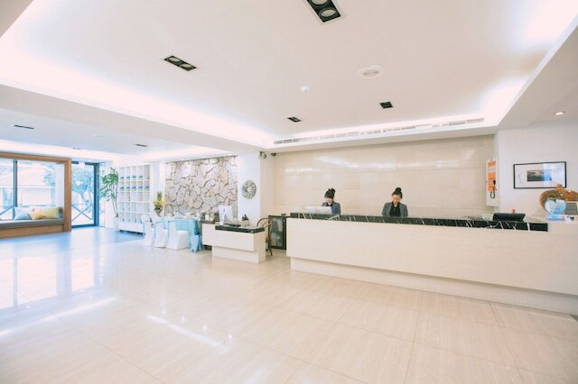 シーズーワン サンセット ビーチ リゾート (西子灣沙灘會館)