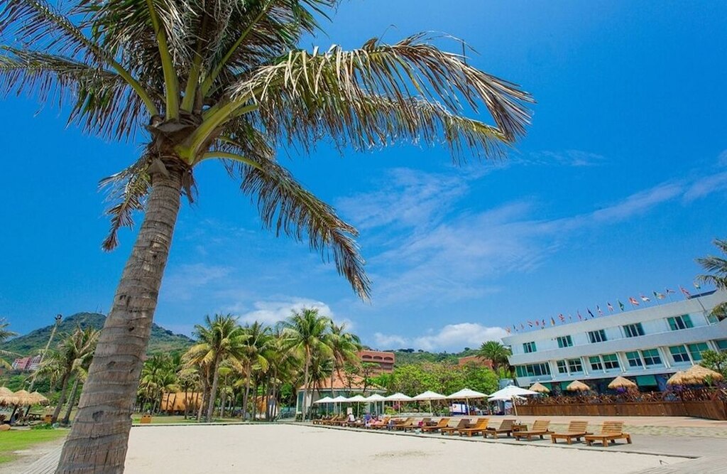 6.シーズーワン サンセット ビーチ リゾート (西子灣沙灘會館)