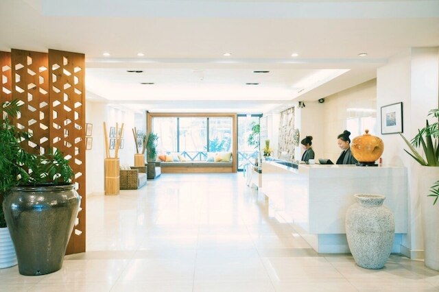 シーズーワン サンセット ビーチ リゾート (西子灣沙灘會館)