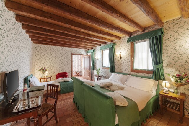 カ テッセラ ベニス エアポート