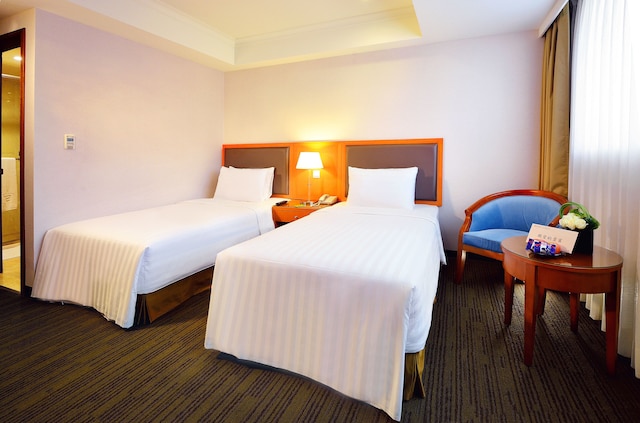 フワード ホテル タイナン (台南富華大飯店)