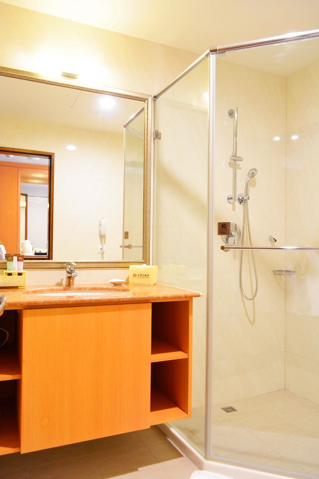 フワード ホテル タイナン (台南富華大飯店)