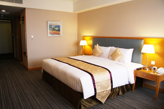 フーシン ホテル タイナン (台南富信大飯店)