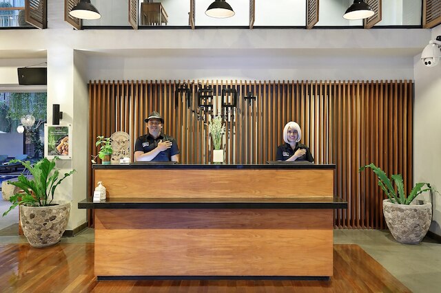 ホテル  ネEO+ クタ レギャン バイ アストン