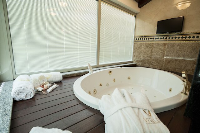 ヴィヴァルディ CE ゴールド ホテル