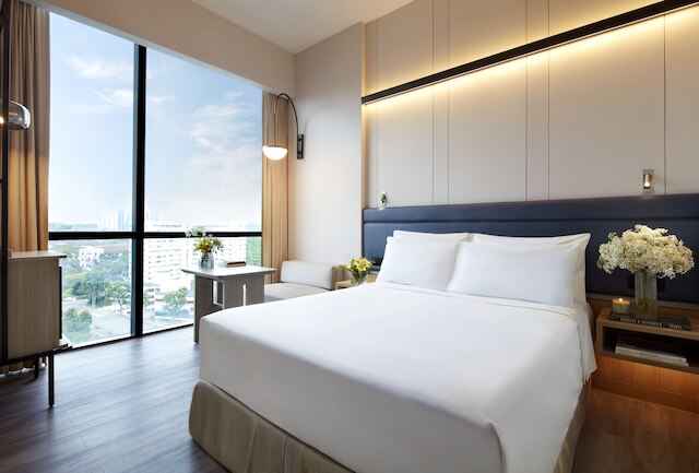 モーメンタゥス  ホテル アレクサンドラ