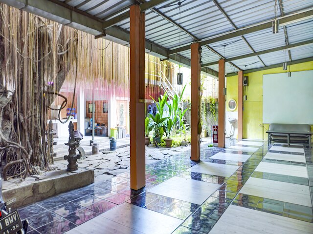 OYOライフ91205リンダンゲストハウスシャリーア