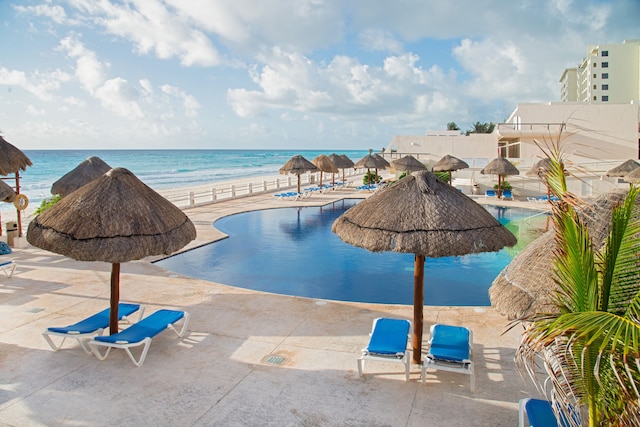 オーシャンフロントホワイトサンドビーチコンド