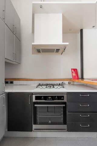 モダン アパートメント ウィズ メザニン バイ ワンダフル イタリー