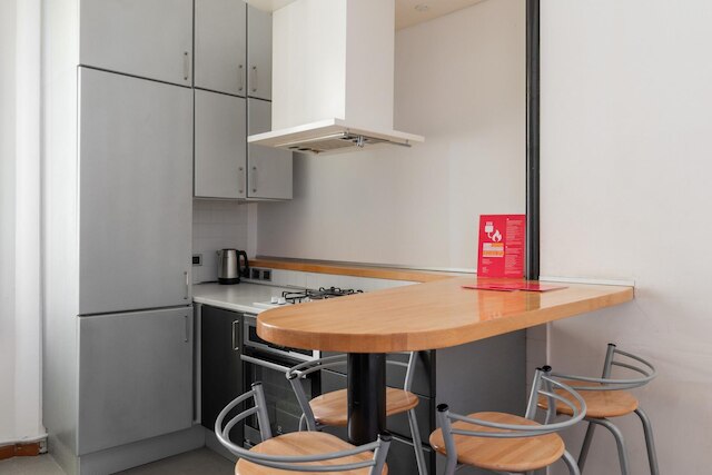 モダン アパートメント ウィズ メザニン バイ ワンダフル イタリー