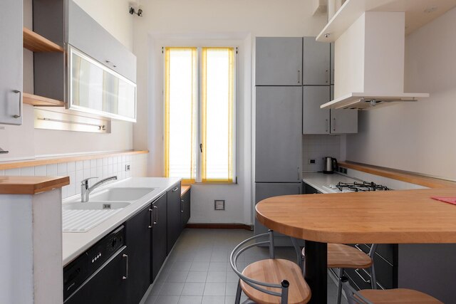 モダン アパートメント ウィズ メザニン バイ ワンダフル イタリー